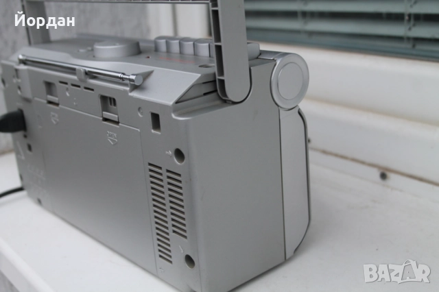 Радио касетофон ''Sony CFM 20L'', снимка 13 - Радиокасетофони, транзистори - 52367439