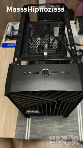 mini ITX кутия Fractal Design Torrent Nano Black TG Dark Tint, снимка 10 - Захранвания и кутии - 54256997