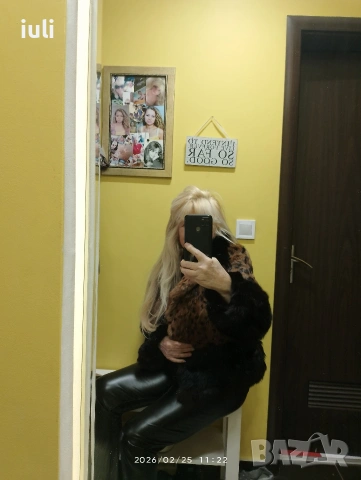 палтенцето е от естествен косъм 