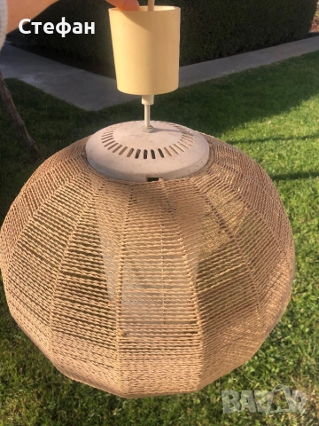 Полилей с плетена основа