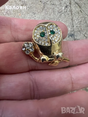 Брошка сова с камъчета 