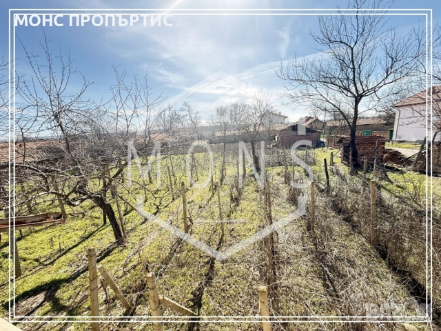 Двуетажна къща с просторен двор и гараж на тихо място в с. Караисен, обл. Велико Търново., снимка 5 - Къщи - 53825817