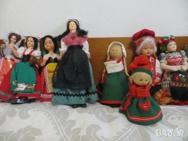 Кукли в национално облекло, снимка 2 - Колекции - 42294945