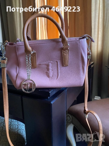 оригинална дамска чанта trussardi 