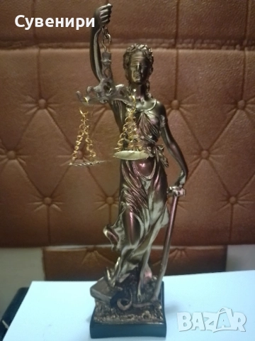 статуетка Темида