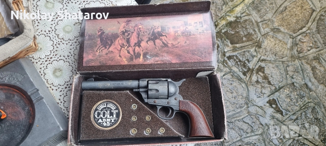 пистолет колт