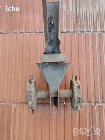 Стара ръчна сеялка, снимка 2 - Антикварни и старинни предмети - 53003914