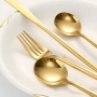 Комплект прибори за хранене в златист цвят от 24 части с луксозен дизайн и магнитна кутия, снимка 1