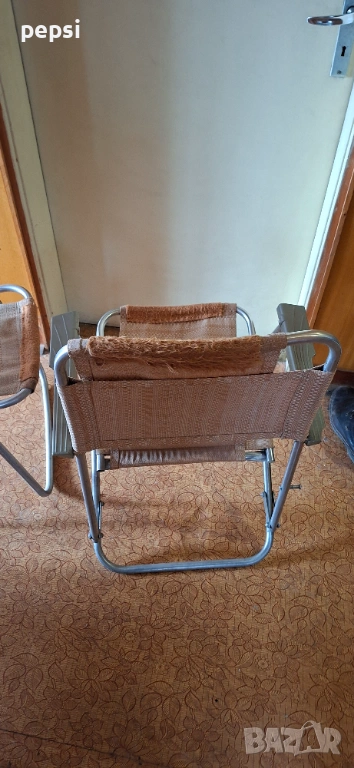 Продавам два сгъваеми ретро стола, снимка 1