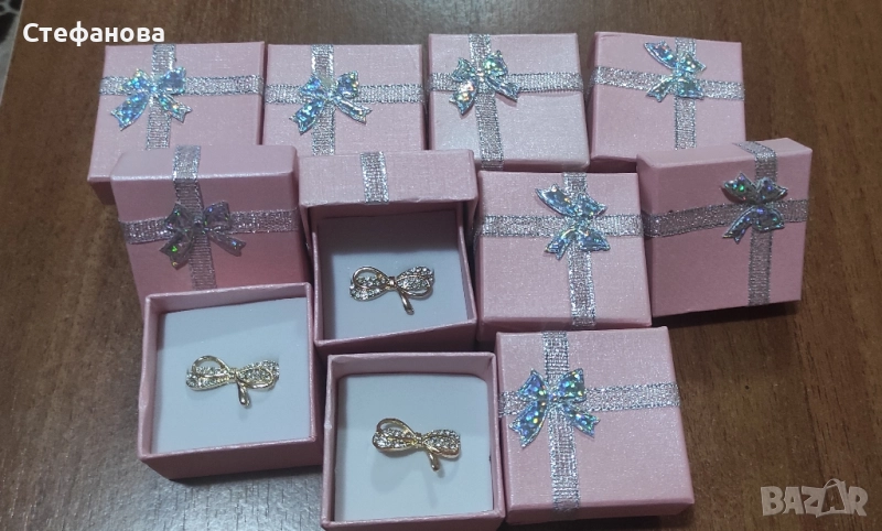 Брошки с кристали 14 броя, снимка 1