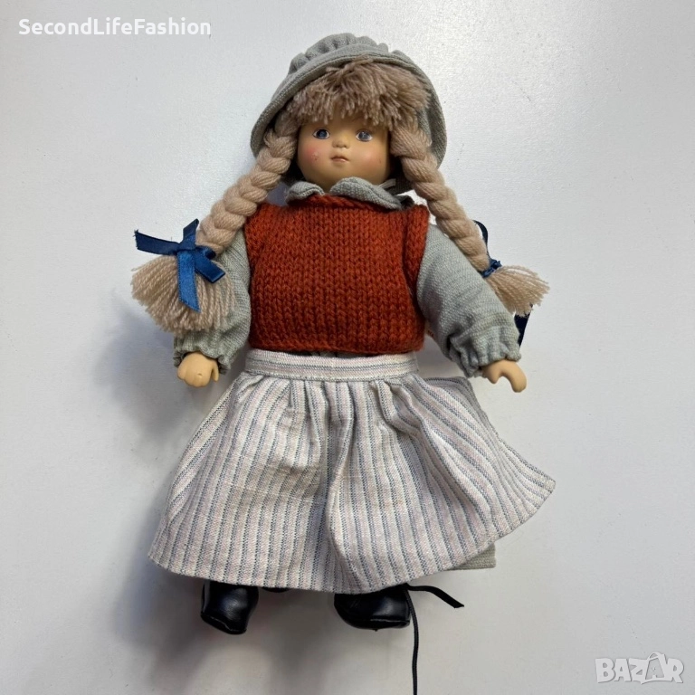 Порцеланова кукла Tregaardens Julehus Drobak от Норвегия, висока 25 см. Колекционерска кукла, рядка., снимка 1