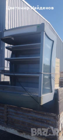 Вертикална хладилна витрина 