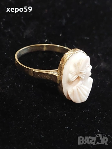 Дамски златен пръстен с коралова камея.Злато 14 карата