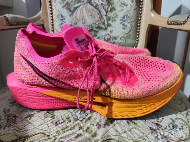 маратонки Nike Vaporfly 3 Hyper Pink, снимка 3 - Маратонки - 48105701