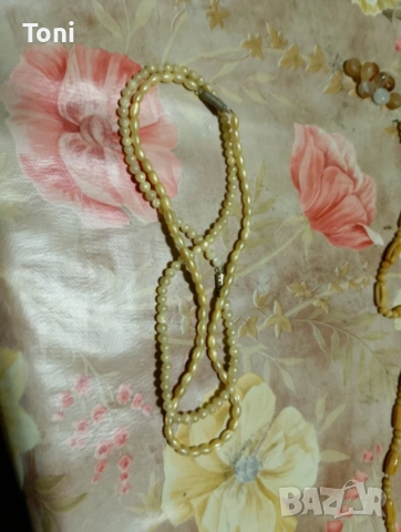 перлено колие 2 броя по договаряне 