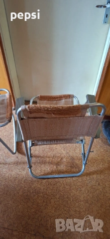 Продавам два сгъваеми ретро стола