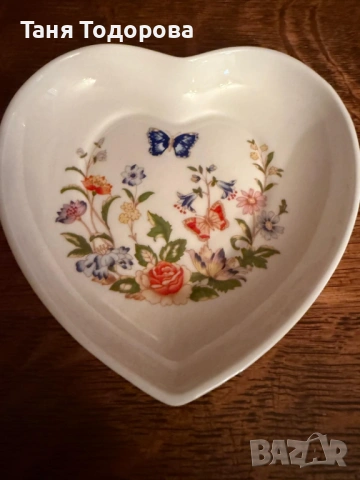 Декоративна чиния във формата на сърце от Aynsley