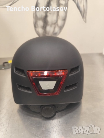 Чисто нова каска с LED (предна + задна) – супер лека, зареждане Type-C, снимка 2 - Аксесоари за велосипеди - 52246165