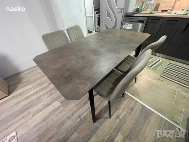 Трапезна Маса разтегателна с четири стола, снимка 4 - Маси - 54156501
