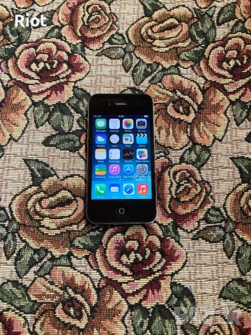 Продавам iPhone 4 
