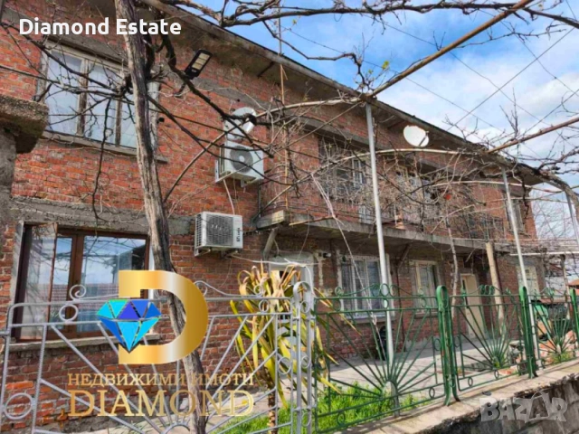 Къща с два гаража в град Гълъбово