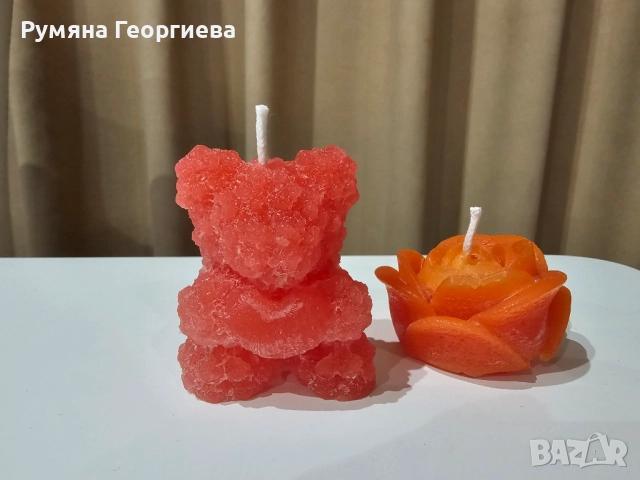 Продавам ръчно изработени свещи