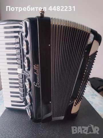 Продавам едно ново Италиянско Бижу за ценители акордеон Скандал 120баса черен с куфар , снимка 4 - Акордеони - 52943753