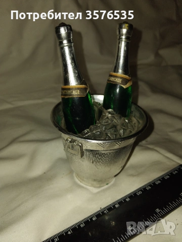 Продавам декоративна миниатюрна кофа за шампанско с две бутилки, снимка 2 - Декорация за дома - 53224071