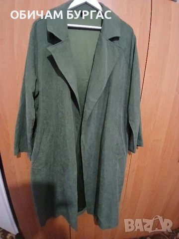 ВРЪХНА ДРЕХА/манто/ ОТ ФИН ВЕЛУР В МАСЛЕНО ЗЕЛЕН ЦВЯТ БЕЗ ЗАКОПЧАВАНЕ С ДЖОБОВЕ.напълно запазено