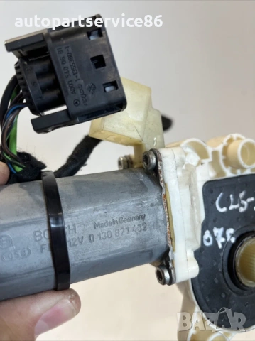 Мотор за стъкло предна дясна врата за Mercedes CLS W219 3.2 CDI (2009) 0130821432, снимка 2 - Части - 54030255