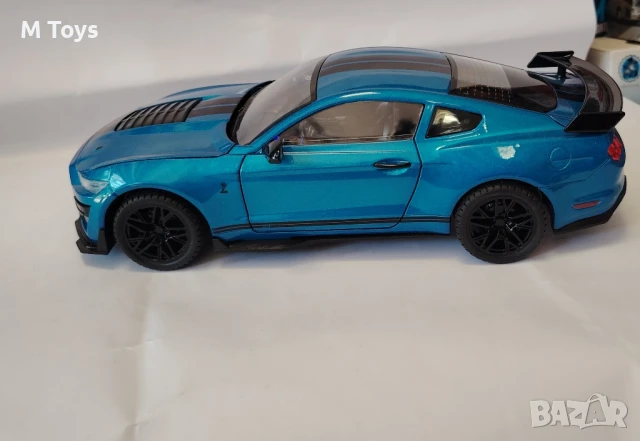 Метален спортен модел 1:18 – със звук, светлина и отварящи се врати!