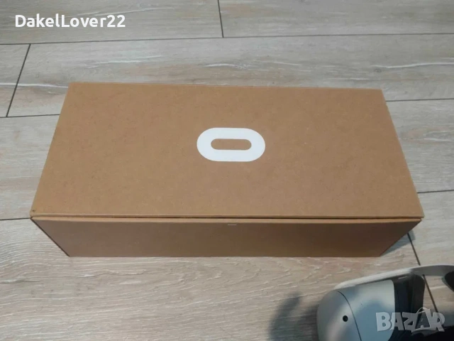 Meta Quest 2 (Oculus) 128GB + Elite Strap + Калъфи. Перфектен!, снимка 2 - Други игри и конзоли - 54245636