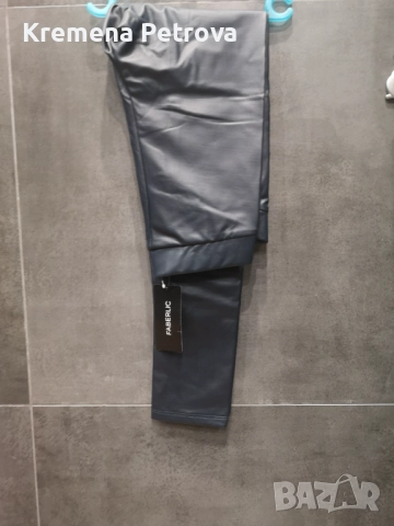 Нов Комплект от Клин от екокожа и Поло от релефен трикотаж с къс ръкав, размер S, снимка 4 - Комплекти - 52052397