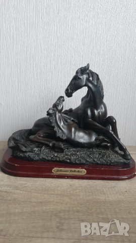 Винтидж скулптура на кон и жребче