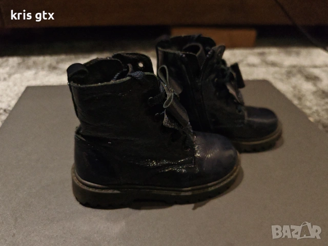 Стилни лачени боти с панделка № 24 – Тъмносини много запазени, снимка 4 - Детски боти и ботуши - 53484867
