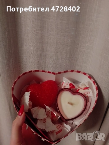 Кутия сърце ❤️, размер L, cъс соева свещ, блестящо сърце ❤️и бомбони Рафаэлло 🍬, снимка 2 - Декорация за дома - 53357578