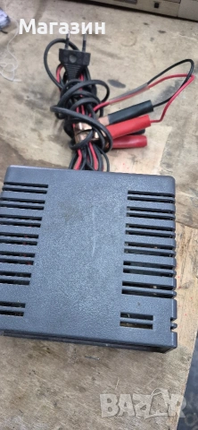 Зарядно за акумулатор , снимка 2 - Аксесоари и консумативи - 53197759