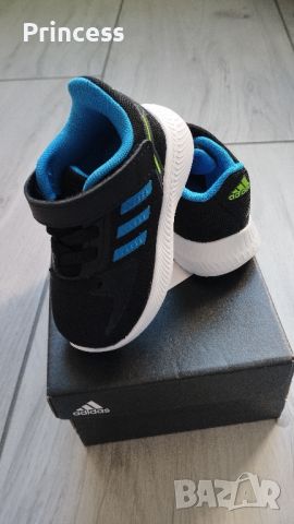 Детски маратонки Adidas 20 номер, снимка 4 - Детски маратонки - 45306745