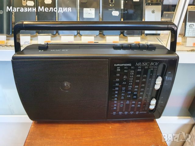 Радио Grundig Music Boy 170 В отлично техническо и визуално състояние., снимка 2 - Радиокасетофони, транзистори - 46306948