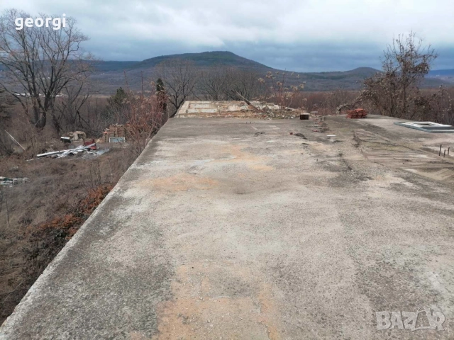 Имот в с. Оброчище с площ от 2405кв.м сграда с площ от 562 кв.м, снимка 4 - Къщи - 51912976