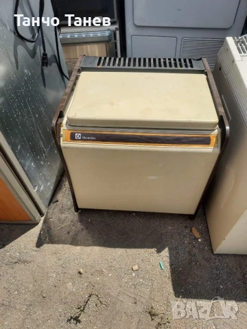 Хладилник на 12,220 волта и газ, втора употреба , снимка 4 - Хладилни чанти - 51006489