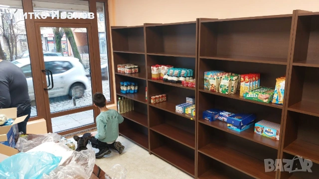 Продавам от затворен магазин за алкохол, цигари и захарни изделия комплект стила и и щандове , снимка 4 - Стелажи и щандове - 53389598