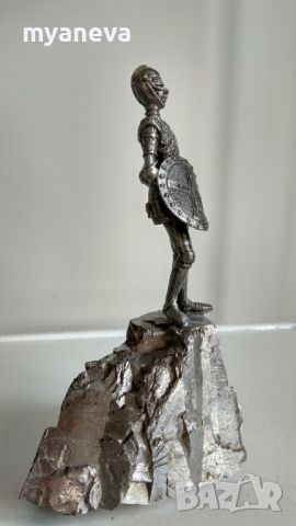 Скулптура на рицар  , метална с богата орнаментика , снимка 18 - Статуетки - 45879068