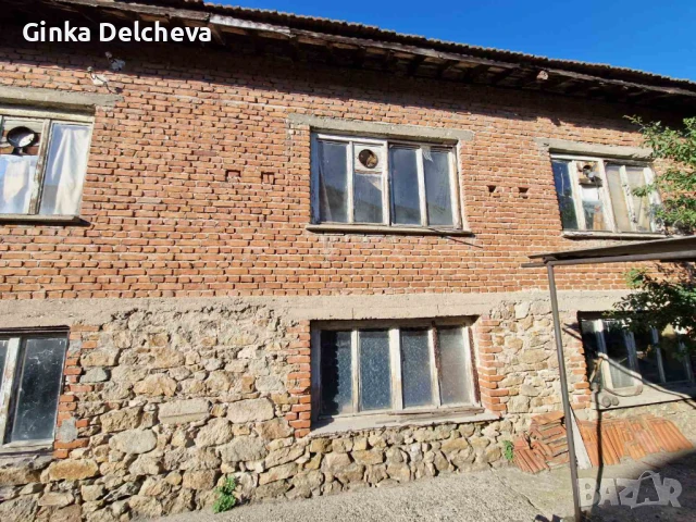 Продавам двуетажна къща с голям двор в ТОП центъра на Харманли!, снимка 3 - Къщи - 51320314