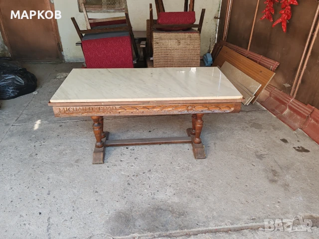 Холна маса масивна с дърворезба разтегателна