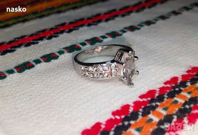 Дамски пръстен с циркони, снимка 5 - Антикварни и старинни предмети - 46418765