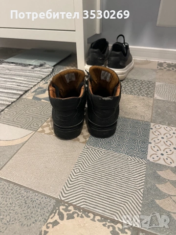 Обувки Guess, снимка 3 - Ежедневни обувки - 53157144