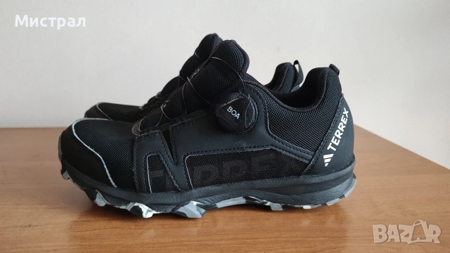 Туристически обувки Adidas, снимка 3 - Маратонки - 53667794