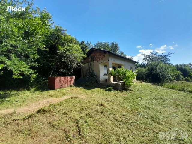 Продавам парцел с къща, снимка 11 - Вили - 52443650