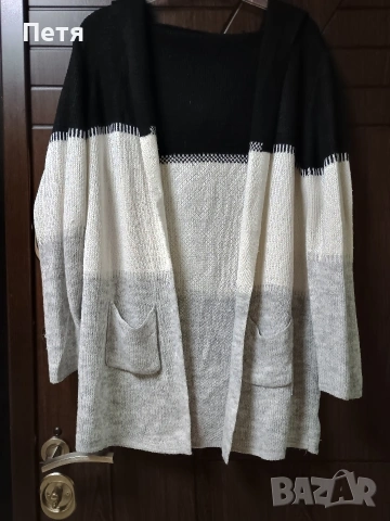 трицветна жилетка с качулка 